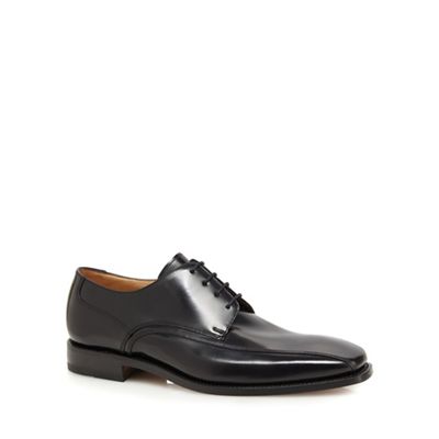 Black leather seamed shoes